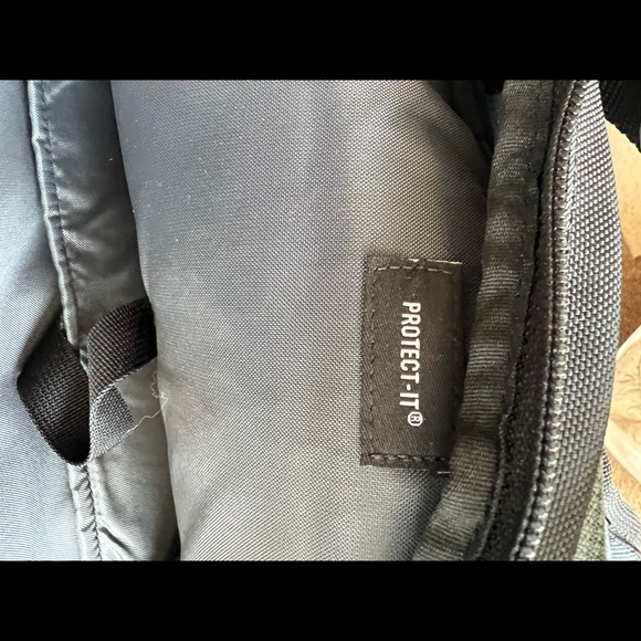 Eagle Creek backpack - Picture 11 of 15